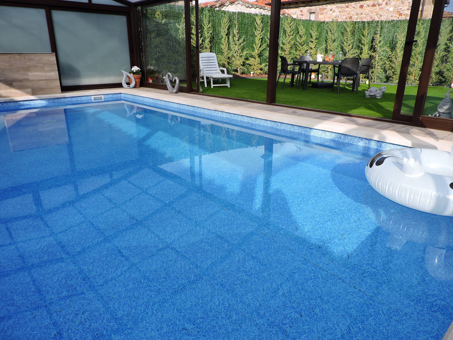 Piscina climatizada casa rural La Costana de Barbadillo